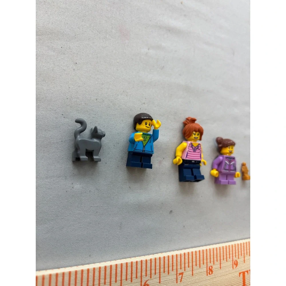 LEGO Minifigures Lot 3 Figures 2 Cats Green Duck Gold Trophy City Town Pieces